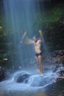 Tomando banho na Cachoeira do Escorrega-Macaco, em Taquaruçu - TO